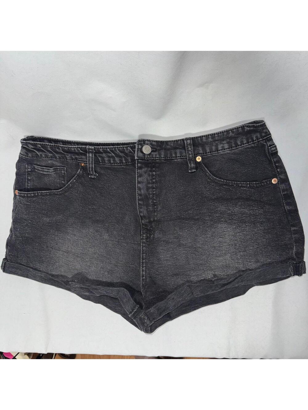 Black wild fable shorts size 18
